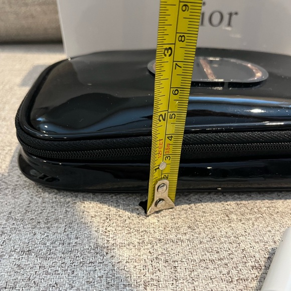 Dior Vanity Set - Dior Makeup bag, Dior Addict Lipglow & Dior Show 4D Maximizer - Picture 15 of 16